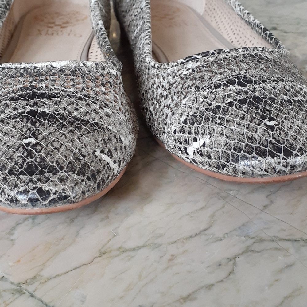 Vince Camuto shoes flats - Picture 2 of 9